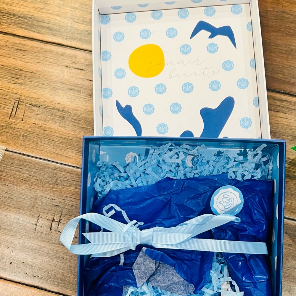 GLOSSYBOX Limited Edition ‘Fresh Breeze’ Keepsake Storage Box